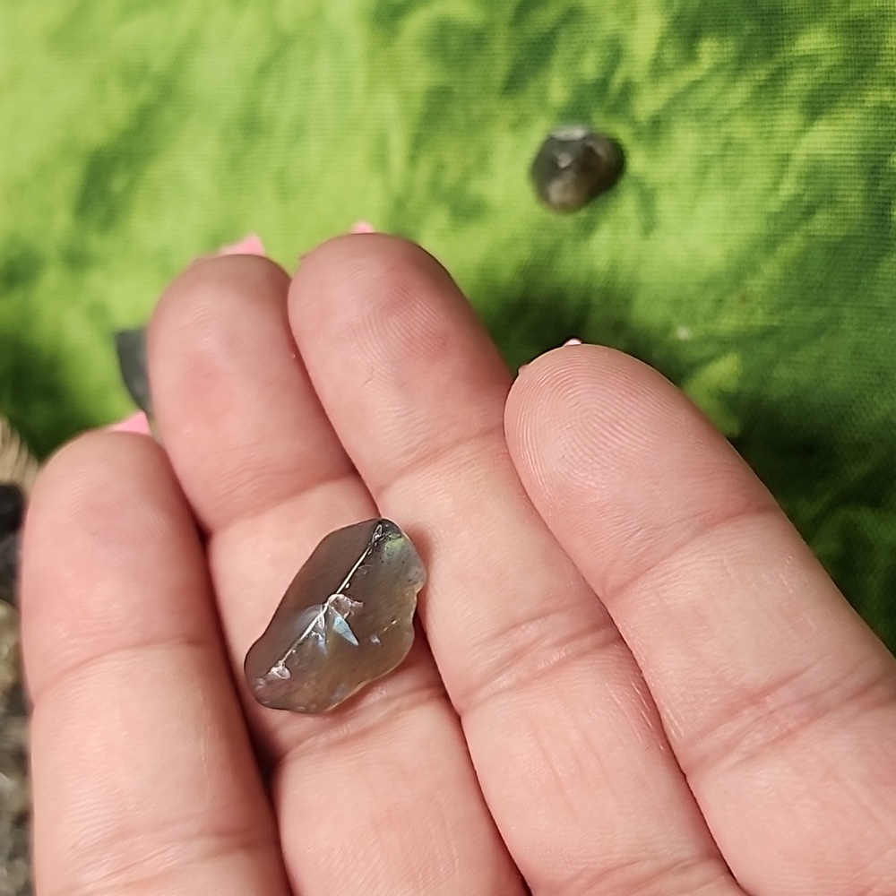 Labradorite flashy tumbles. 🔥 💕🤩 - Picture 3 of 3